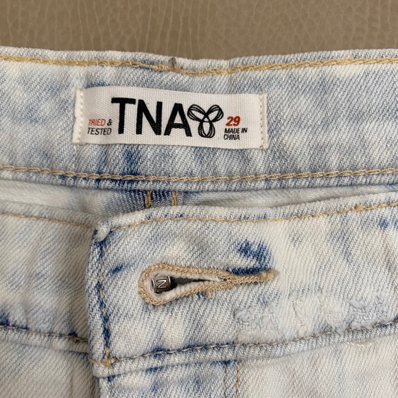Aritzia | TNA | Distressed Jean Shorts - Picture 5 of 8